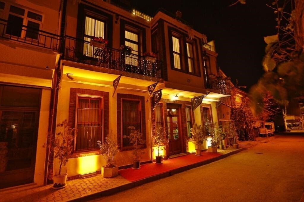 Отель Mimoza Butik Otel Buyukada 3*