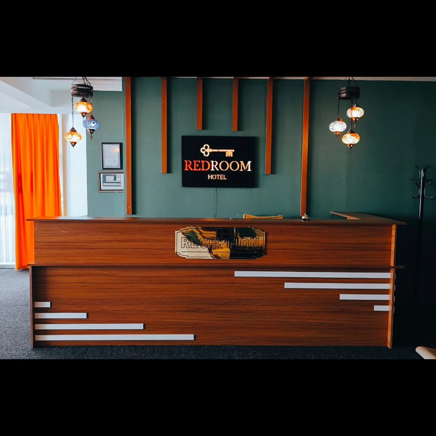 Отель Red Room Hotel 3*