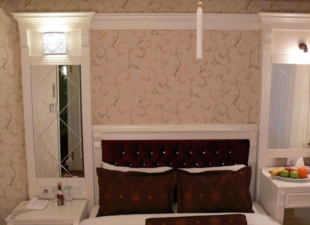 Готель Hotel Coliseum 3*