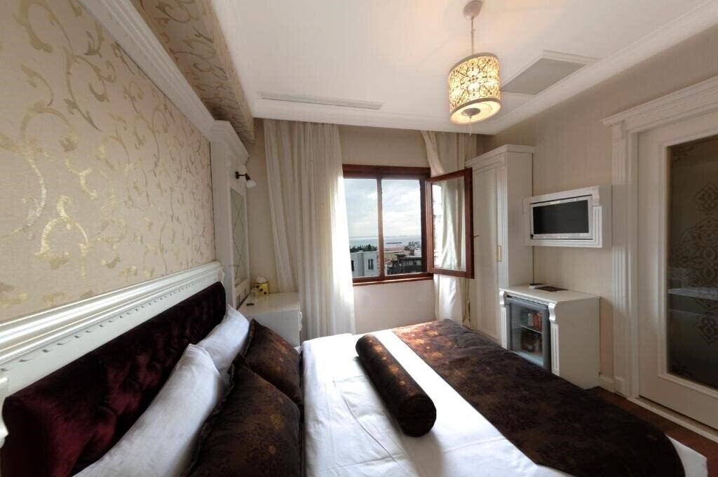 Фото Hotel Coliseum 3*
