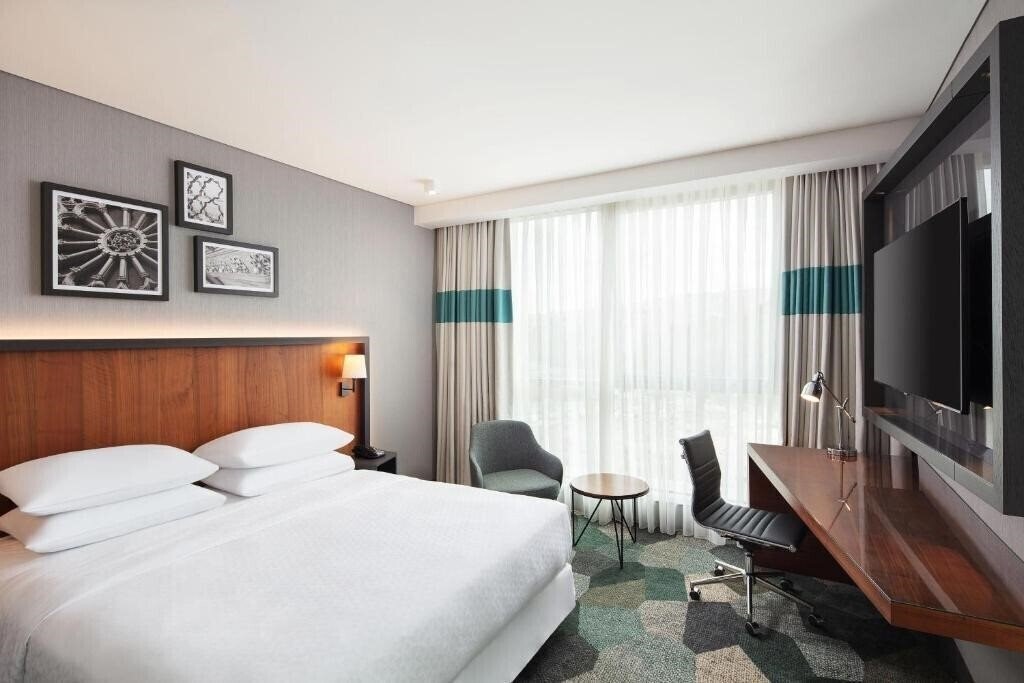 Готель Four Points By Sheraton Istanbul Kagithane 4*