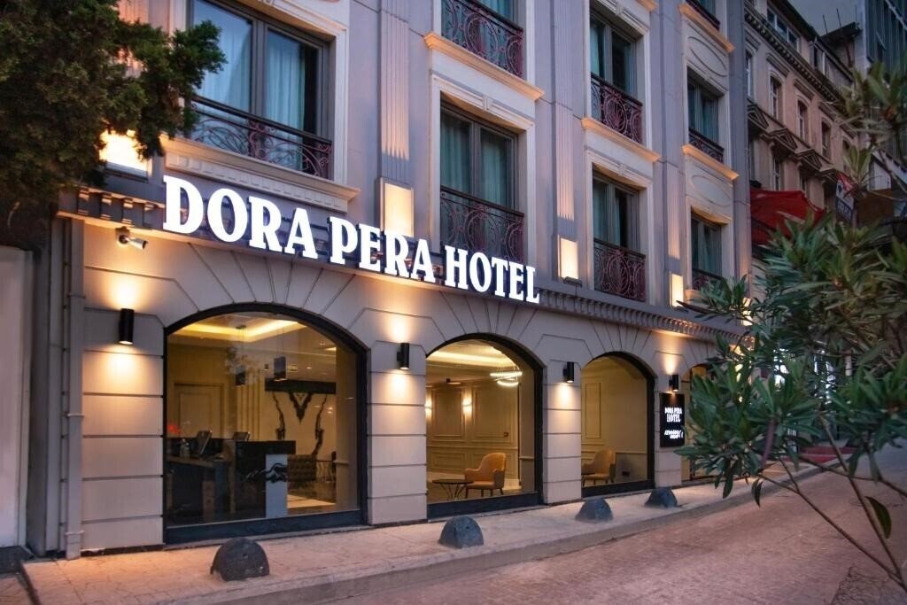 Готель Dora Pera Hotel 4*