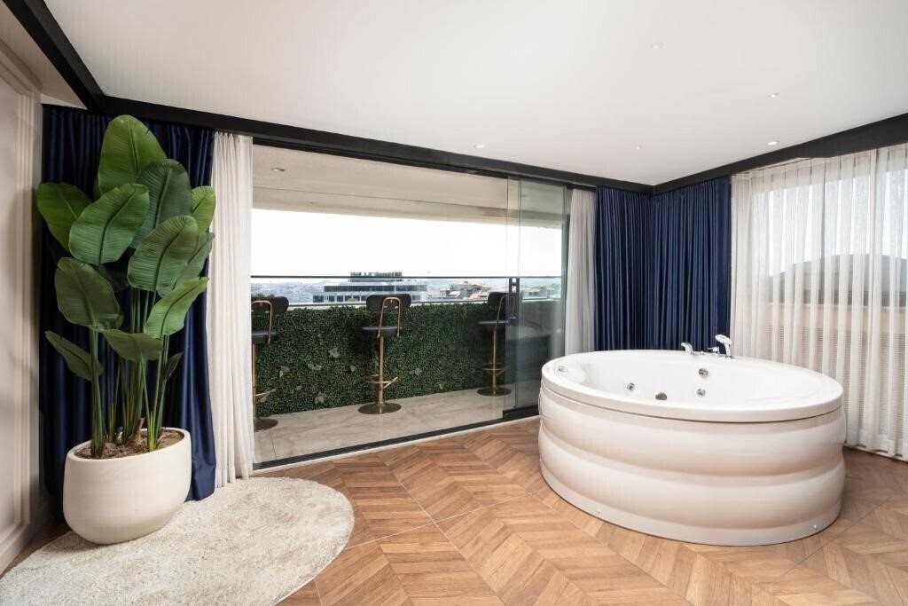 Фотографія Walton Gardens Pera Hotel 3*