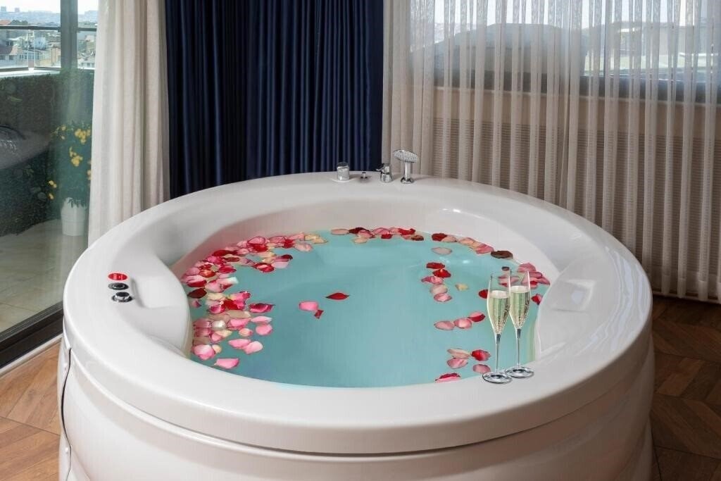 Зображення Walton Gardens Pera Hotel 3*