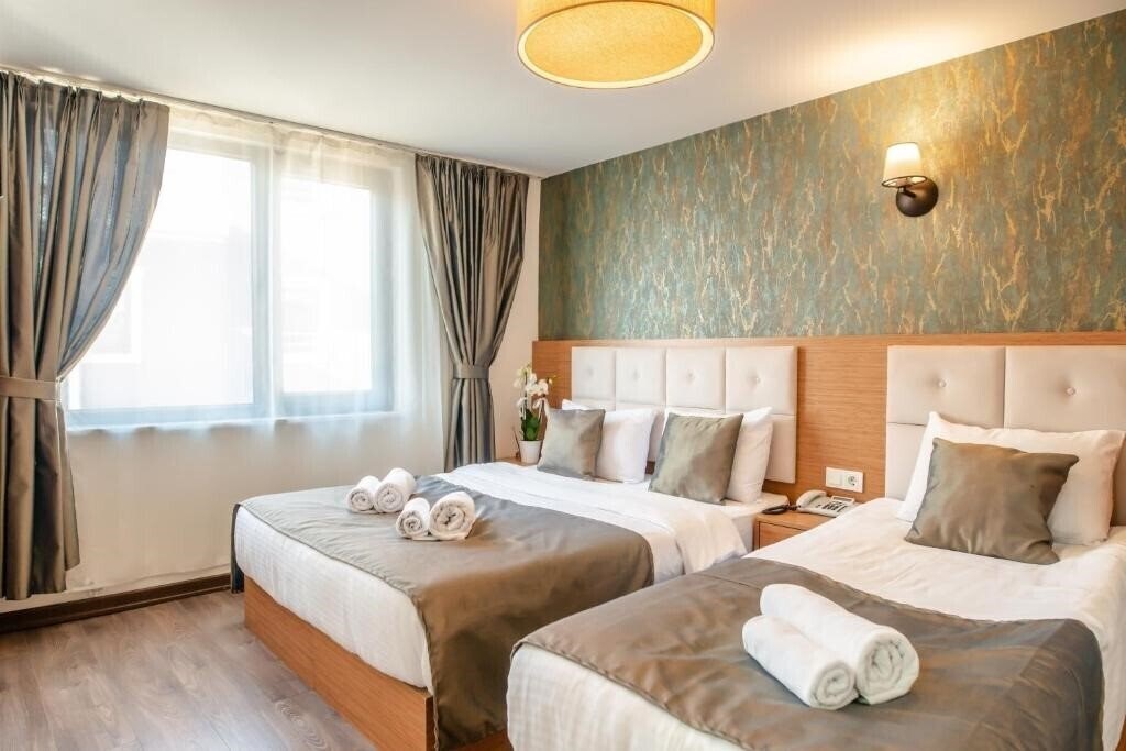 Готель The Camelot Hotel Boutique 3*