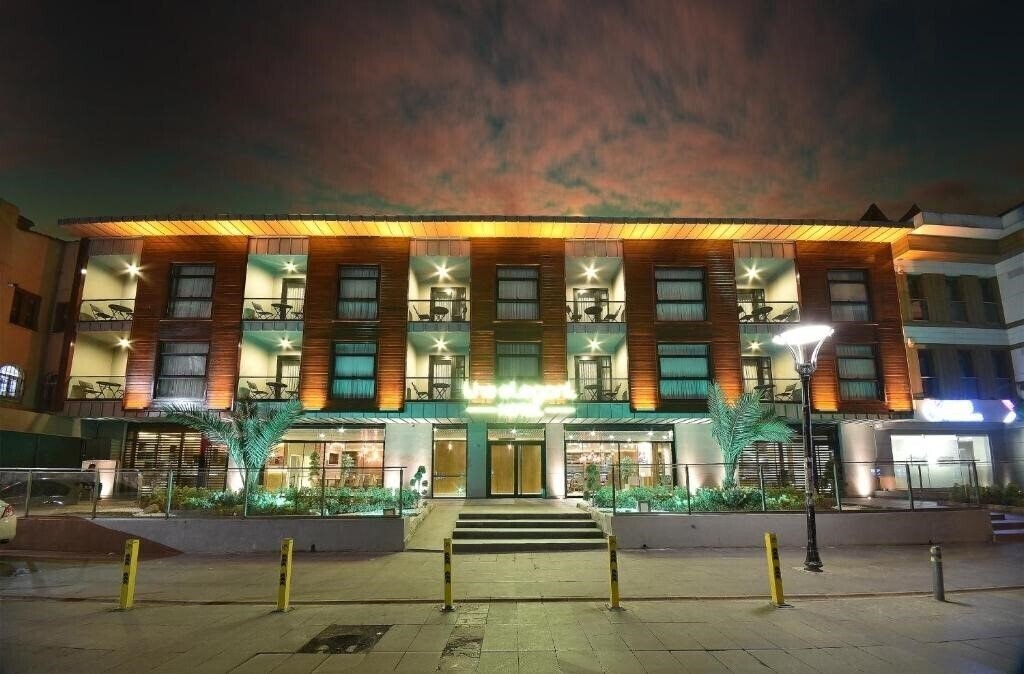 Фотографія The Elegant Hotel 4*