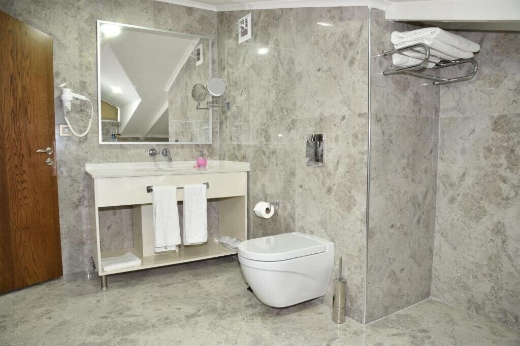 Картинка The Elegant Hotel 4*