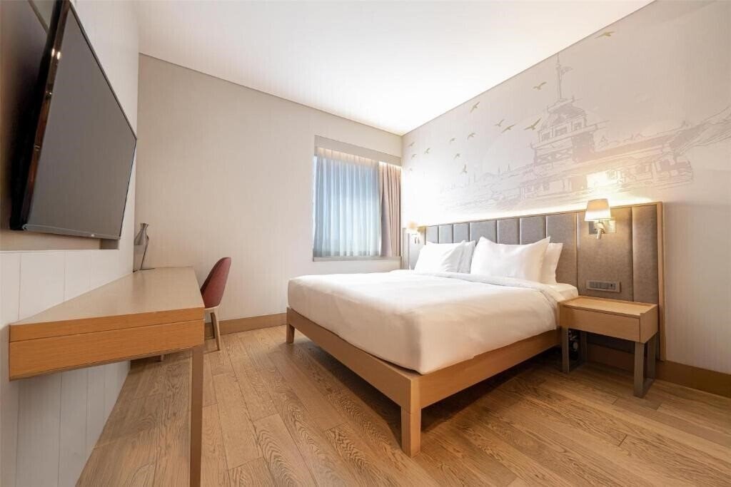 Готель Radisson Hotel Istanbul Harbiye 4*