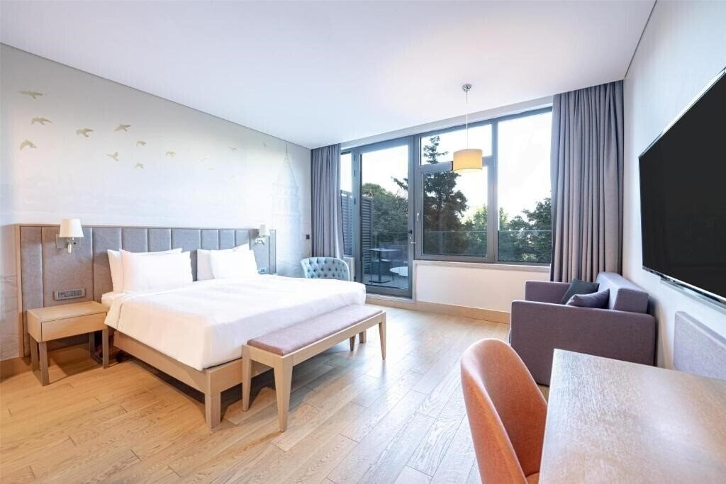 Фото Radisson Hotel Istanbul Harbiye 4*