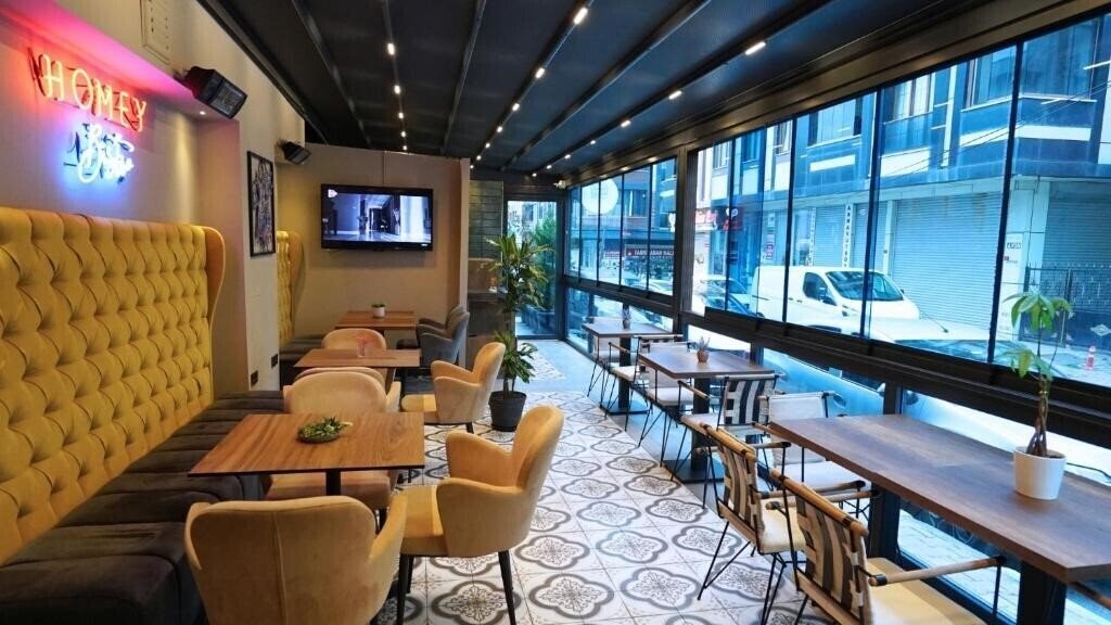 Готель Homey Airport Hotel 3*