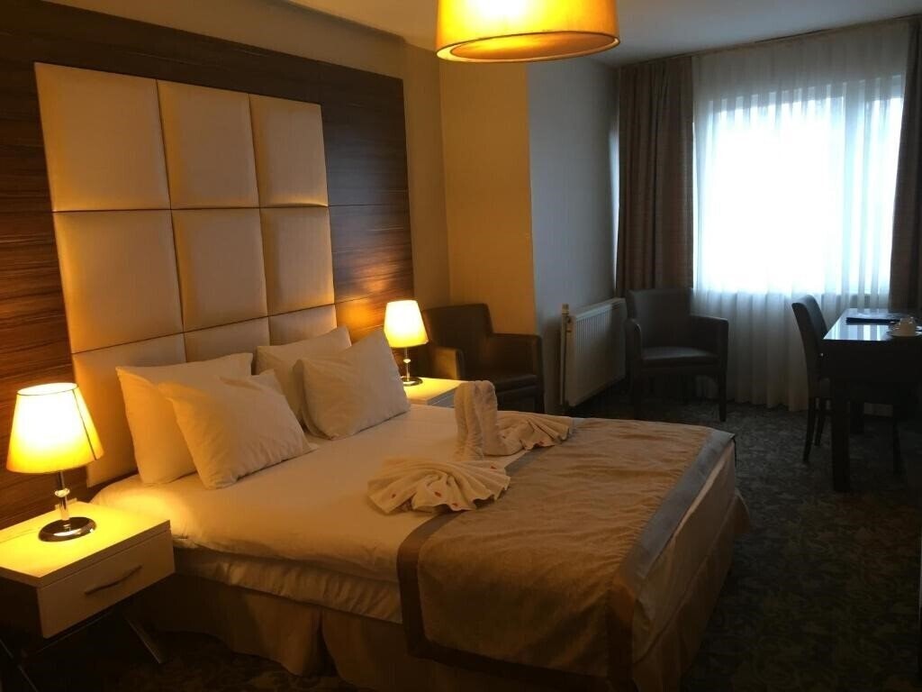 Отель Derpa Suite Hotel 4*