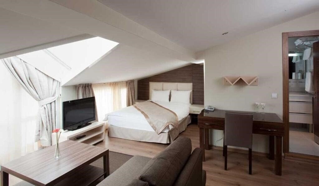 Фото Derpa Suite Hotel 4*