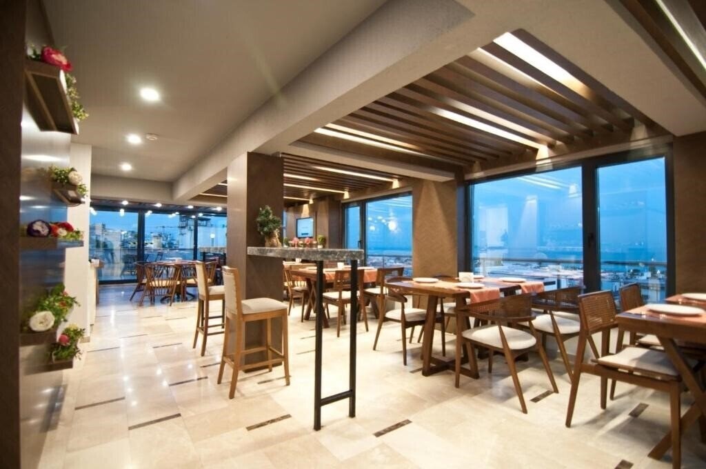 Фотография Royce Hotel 3*