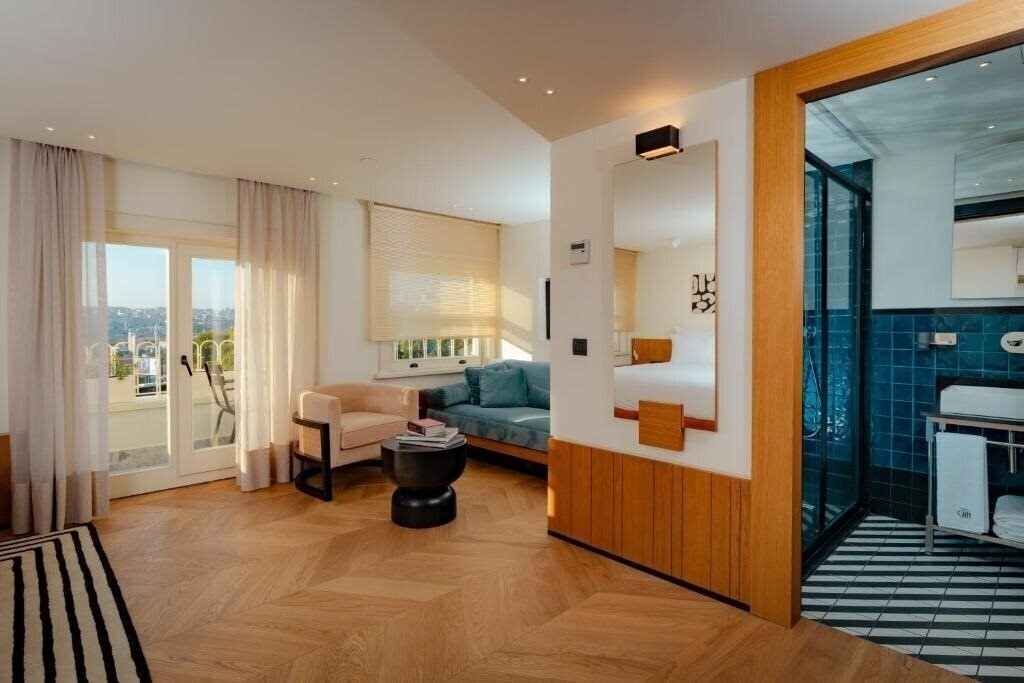 Готель The Gift Hotel 4*