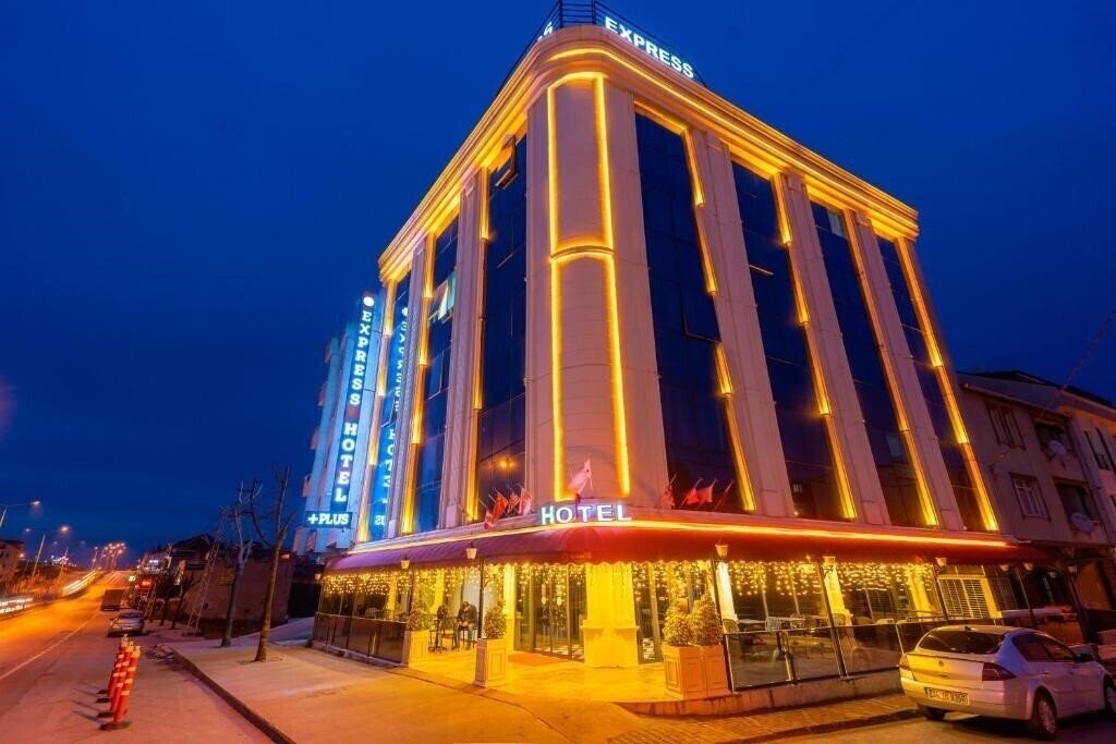 Готель Express Plus Hotel 3*