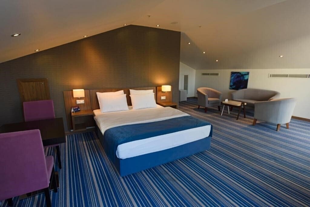 Готель Holiday Inn Express Istanbul Altunizade by IHG (ex. Holiday Inn Express Altunizade) 3*