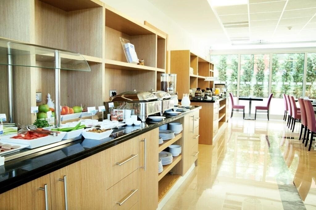 Фото Holiday Inn Express Istanbul Altunizade by IHG (ex. Holiday Inn Express Altunizade) 3*