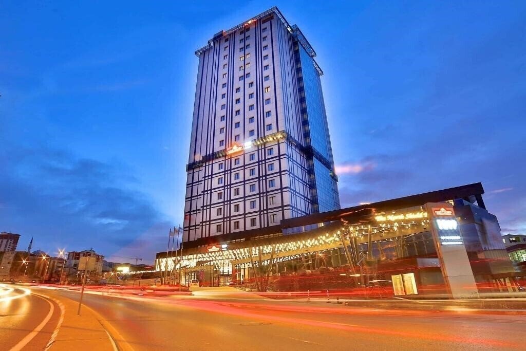 Отель Tryp By Wyndham Istanbul Basin Ekspres 5*