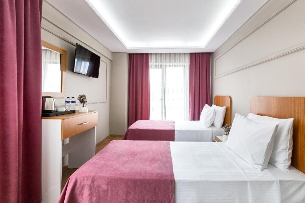 Готель Ria Suites 4*
