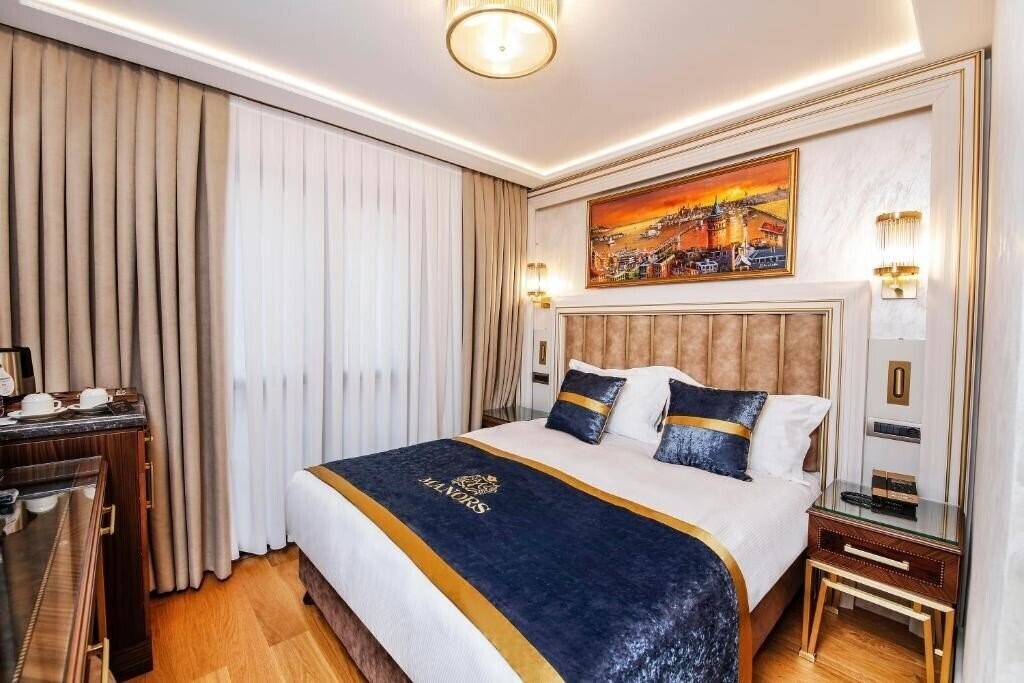 Готель Manors Hotel 4*