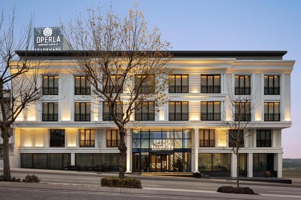 Готель Operla Airport Hotels Trademark Collection by Wyndham 4*