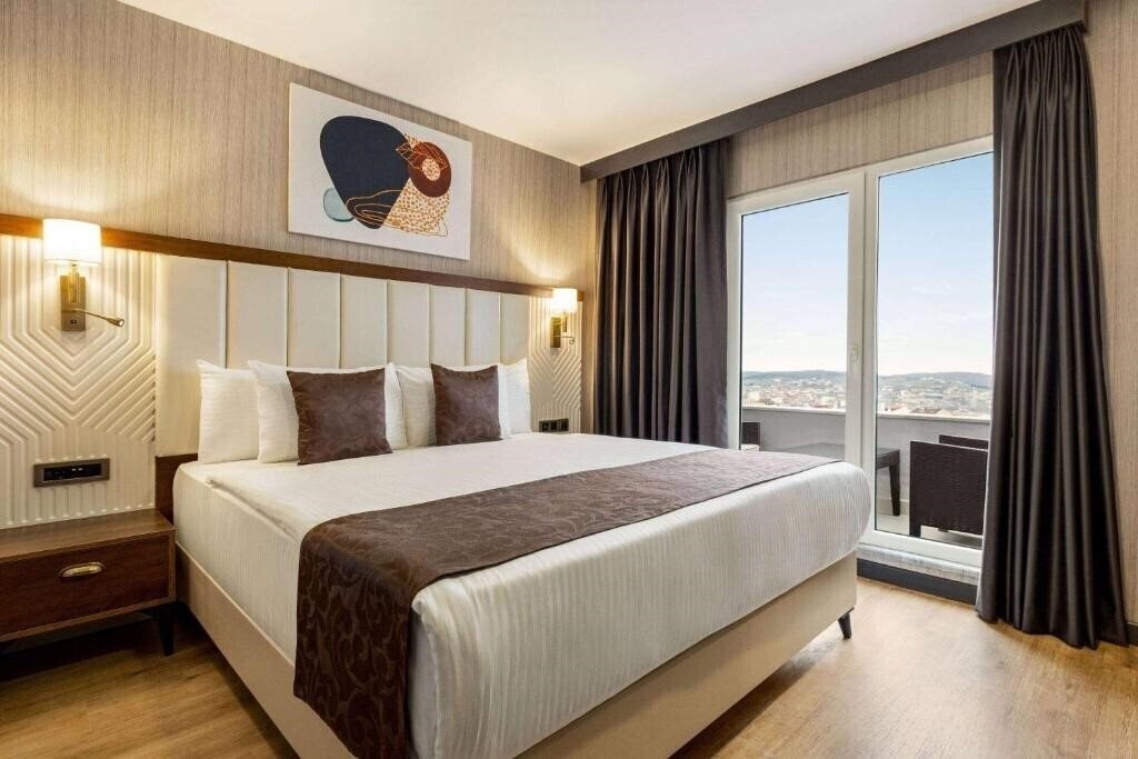 Фото Operla Airport Hotels Trademark Collection by Wyndham 4*
