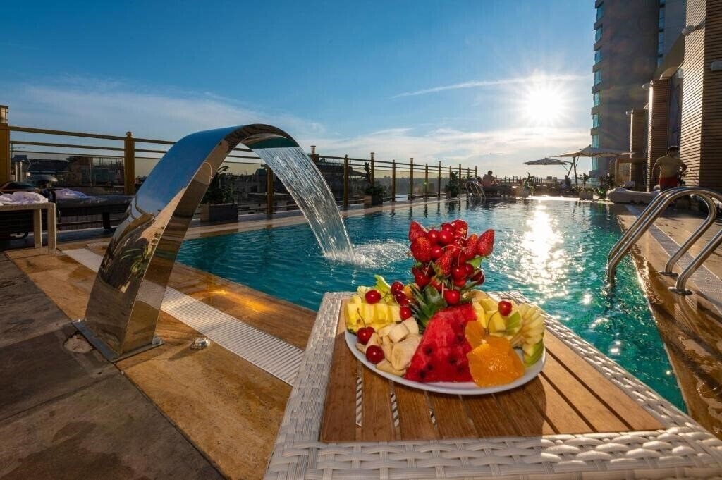 Фото Ramada by Wyndham Istanbul Pera 5*