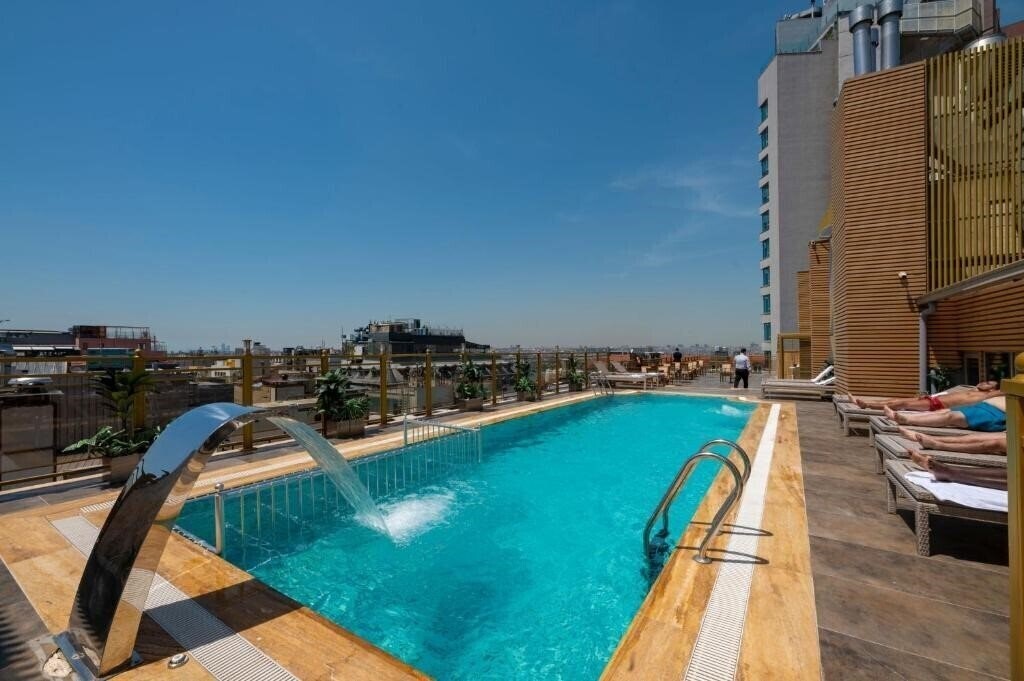 Фотография Ramada by Wyndham Istanbul Pera 5*