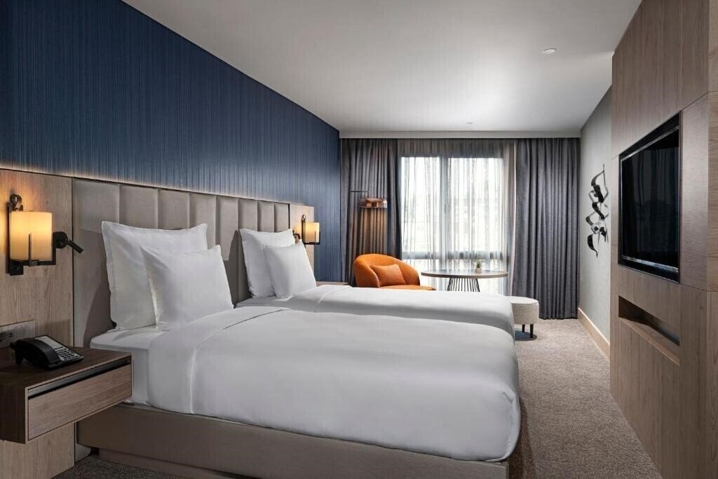 Фото Crowne Plaza Istanbul - Ortakoy Bosphorus 5*