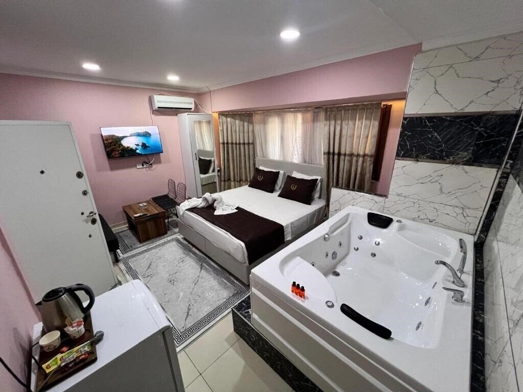 Фото Istanbul Palace Hotel 2*