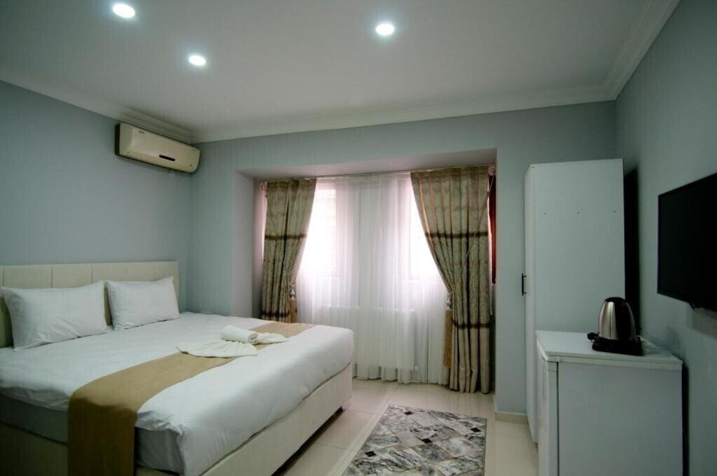 Готель Istanbul Palace Hotel 2*