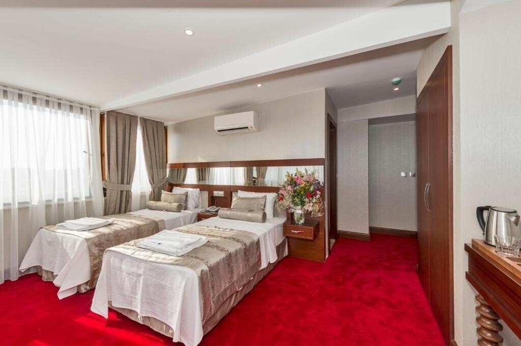 Готель Escardin Hotel 3*