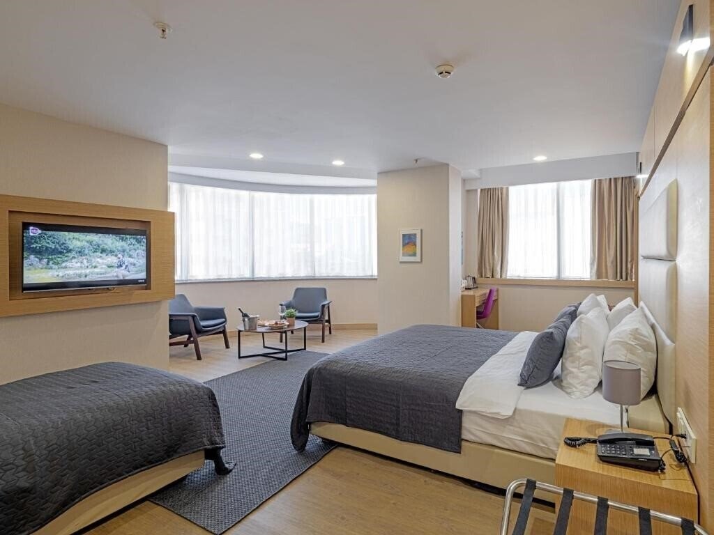 Отель Merlin Hotel 4*