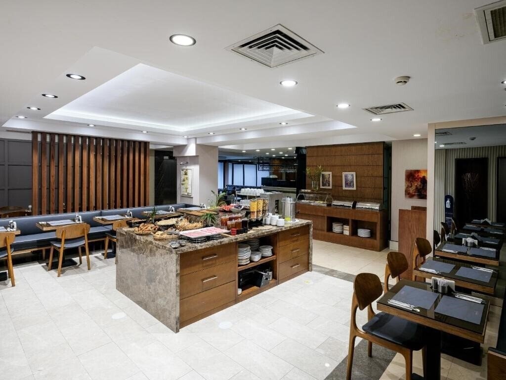 Фото Merlin Hotel 4*