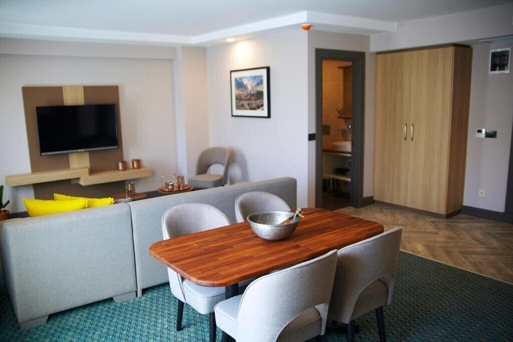 Изображение Tophane Suites 5*