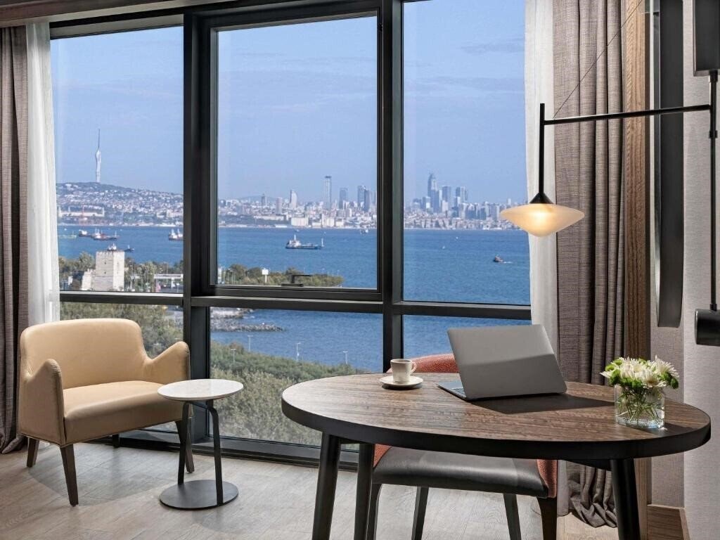 Отель Movenpick Hotel Istanbul Marmara Sea 5*