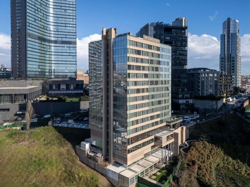 Готель Novotel Istanbul Bomonti 5*