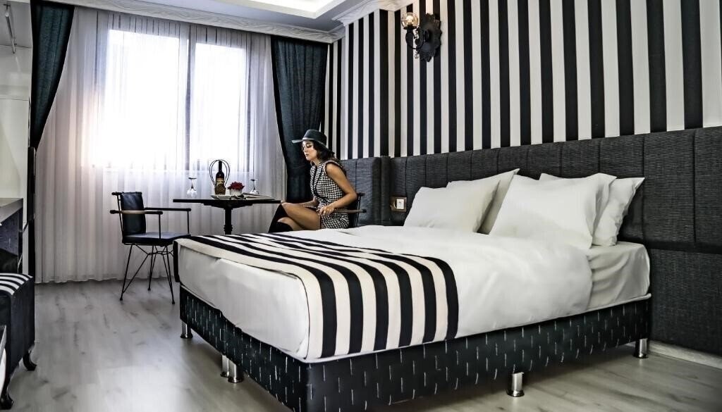 Готель Cnr Inci Hotel 3*