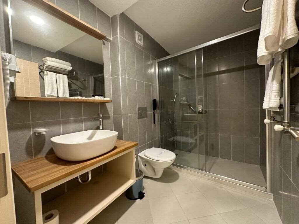 Фотографія Roys Hotel & Suites 4*