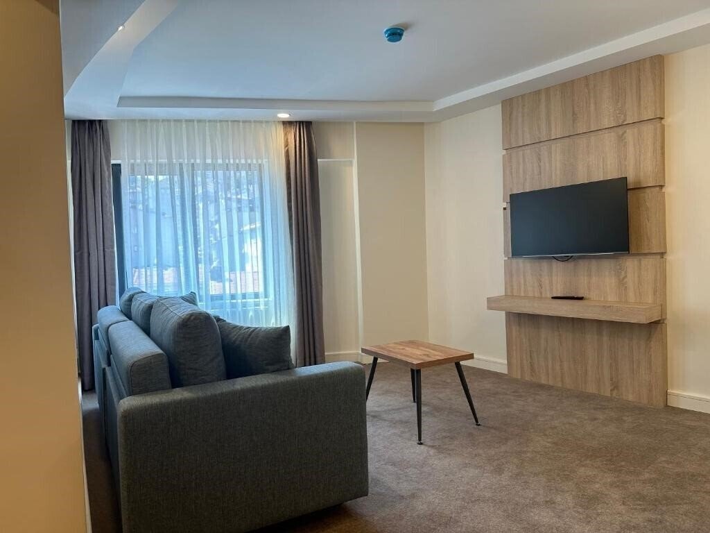 Картинка Roys Hotel & Suites 4*