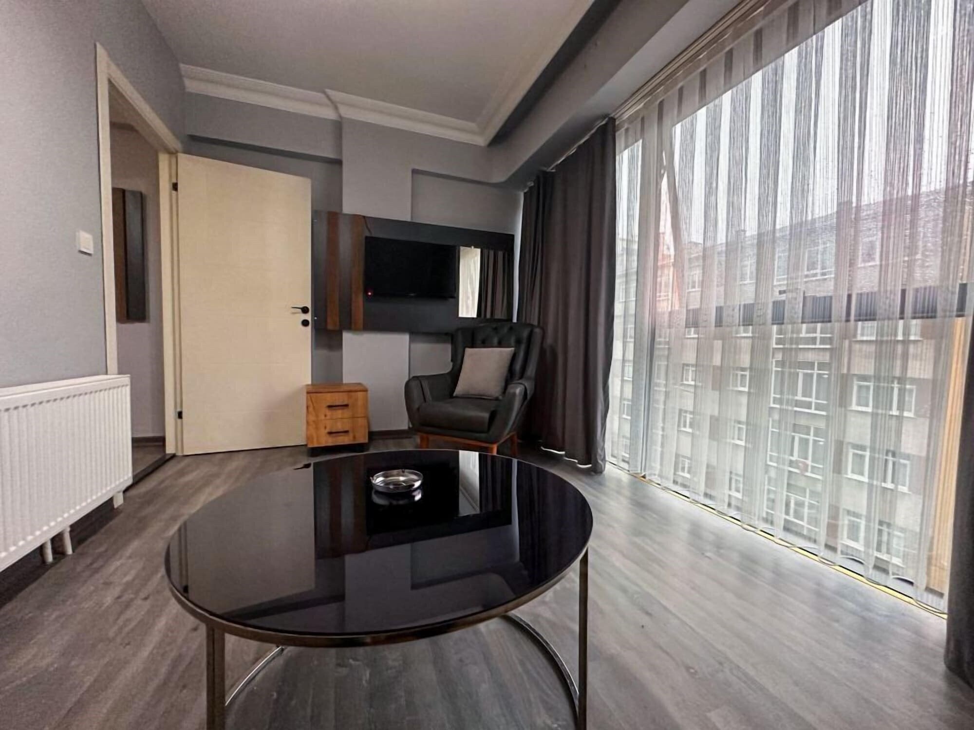 Фотографія Liza Suit Hotel 4*