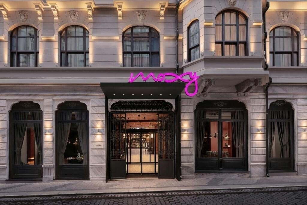 Отель Moxy Istanbul Taksim 4*