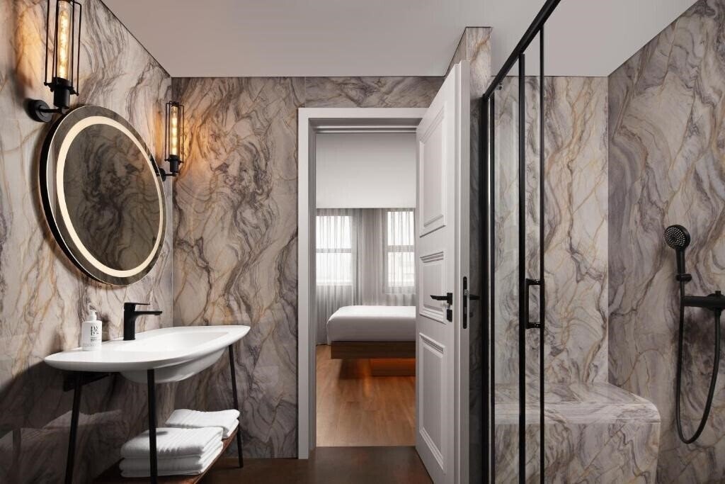 Фото Moxy Istanbul Taksim 4*