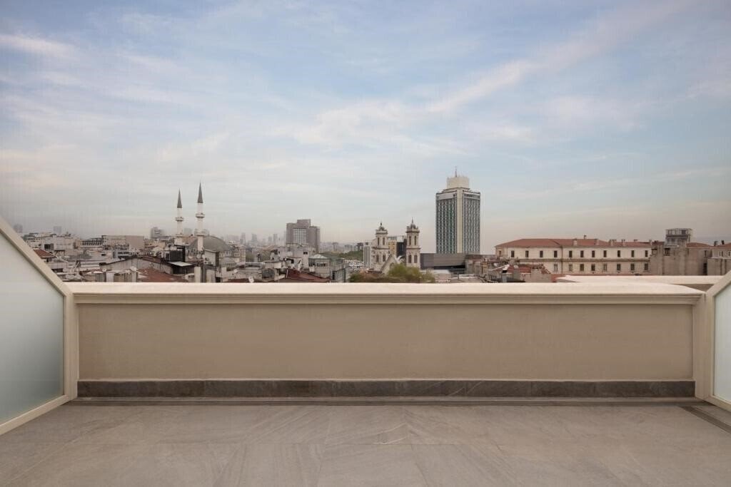Изображение Moxy Istanbul Taksim 4*