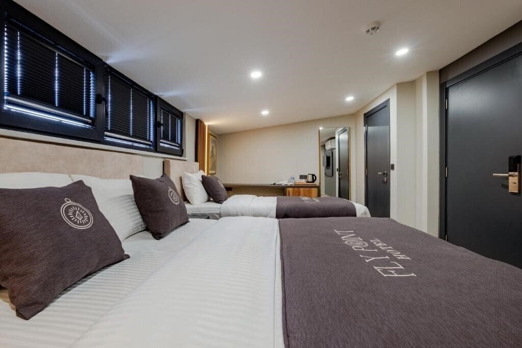 Готель Fly Point Hotel 3*