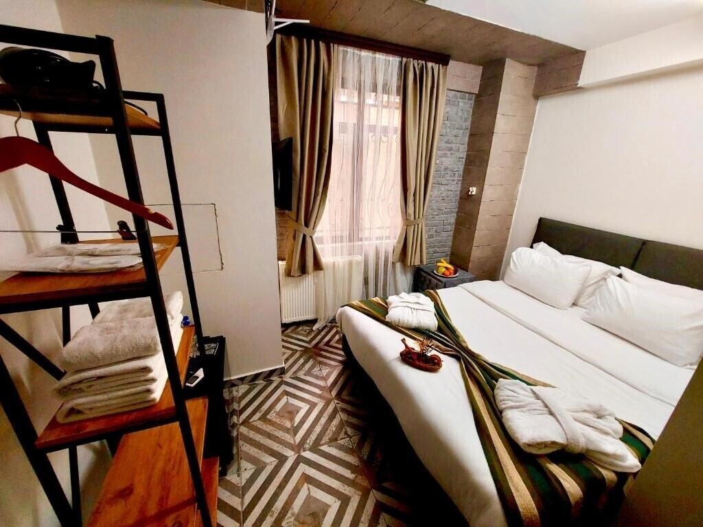 Готель Mates Port Hotel 4*