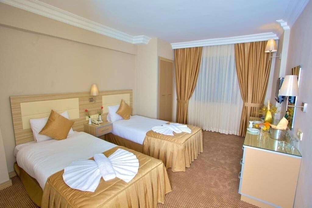 Готель New Emin Hotel 3*