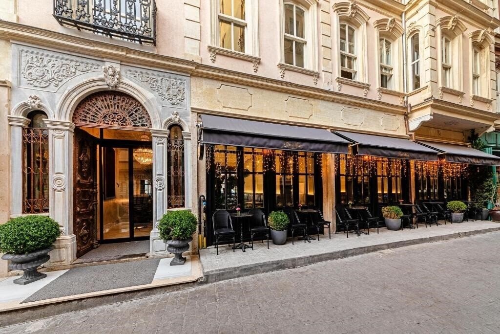 Отель Meroddi Barnathan Hotel 3*