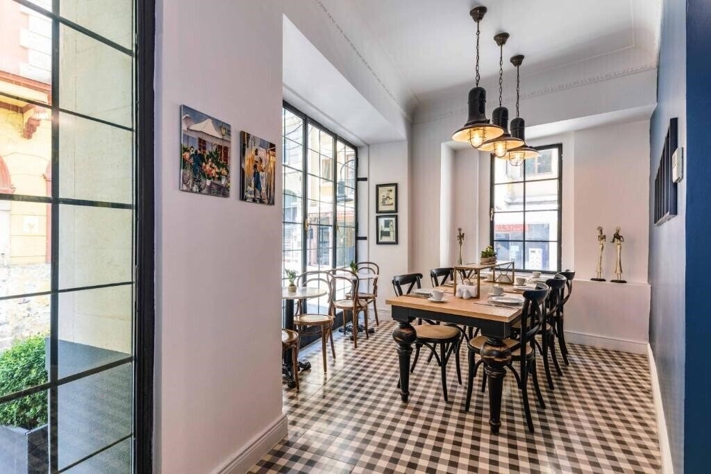 Готель Petros Hotel 3*