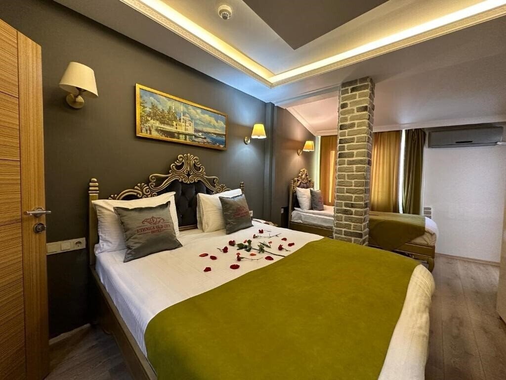 Фотографія Ethnica Hotel Old City 4*